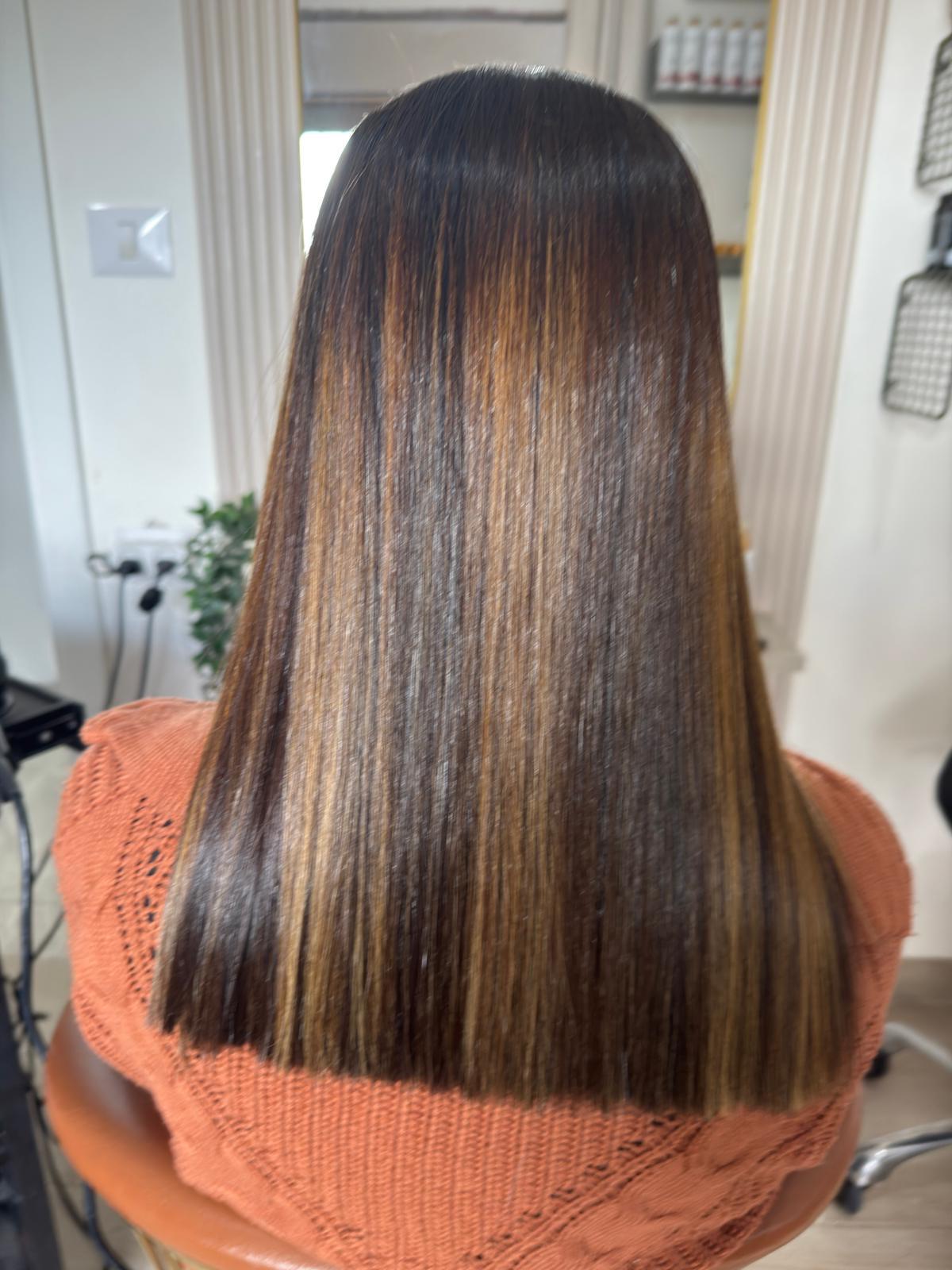 שיער אחרי ההחלקה - חלק, בריא ומבריק